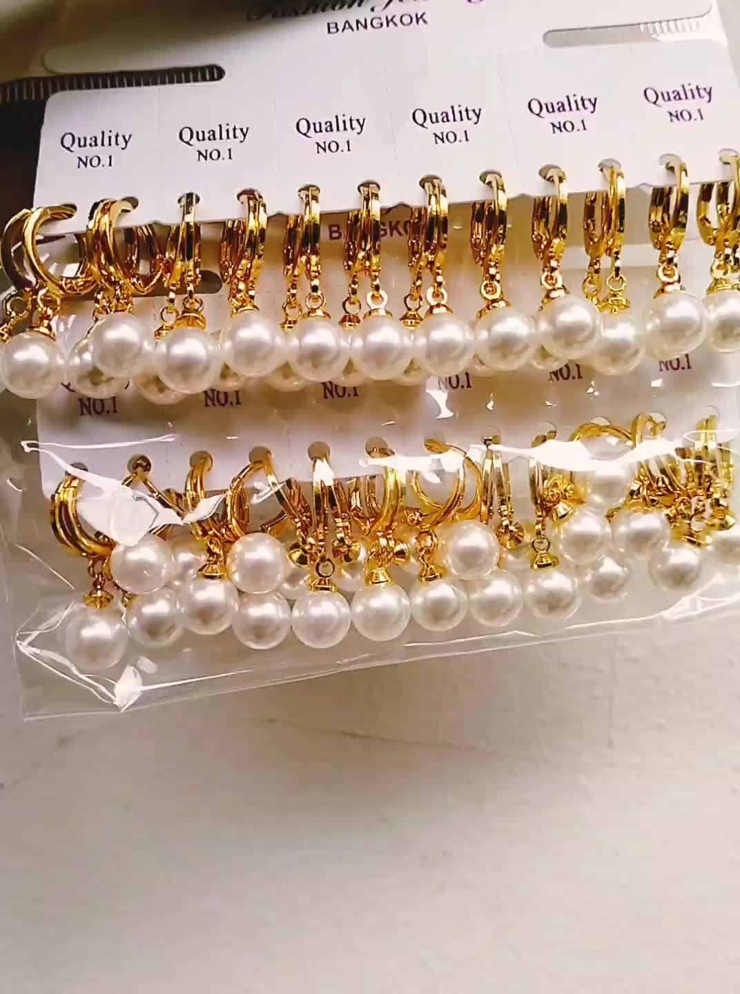 Anting Titanium Gold Motif Mutiara Perhiasan Wanita Elegan Tahan Lama - Earrings