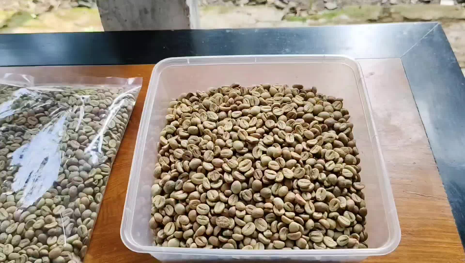 biji kopi robusta petik merah kering mentah 1 kg Coffee Natural