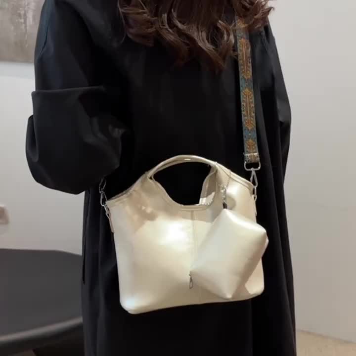 Tas Selempang Wanita Kulit Glossy - Model Terbaru