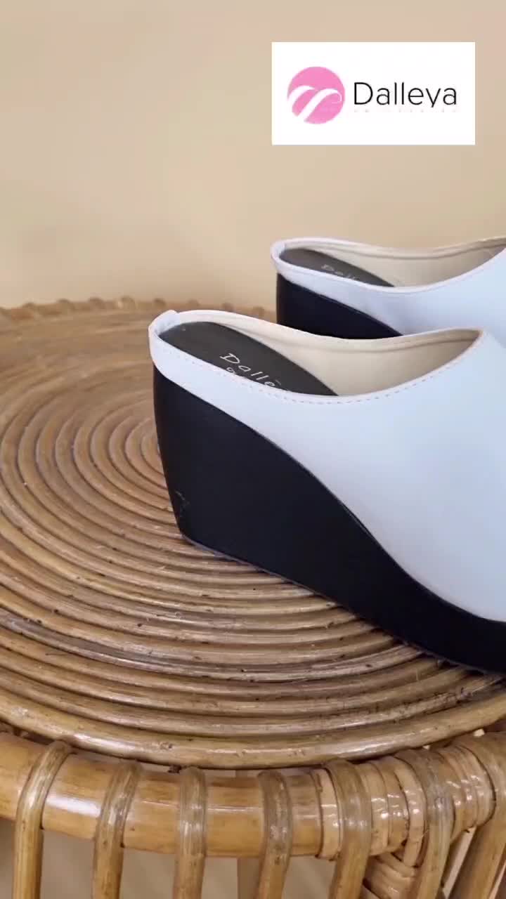 DALLEYA COLLECTION - Bakpao Sandal Casual Wanita Wedges Santai Simple Polos