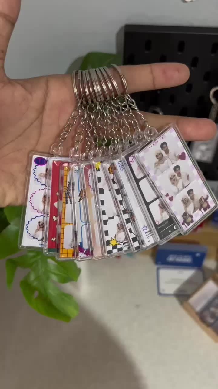 Tumas.id, Gantungan kunci akrilik custom bentuk persegi panjang VOL.2 , gantungan tas Ganci premium, bisa request desain, cocok digunakan untuk hadiah, koleksi, dan self reward Couple Keychain gantungan  kamera polaroid foto strip Rantai Love