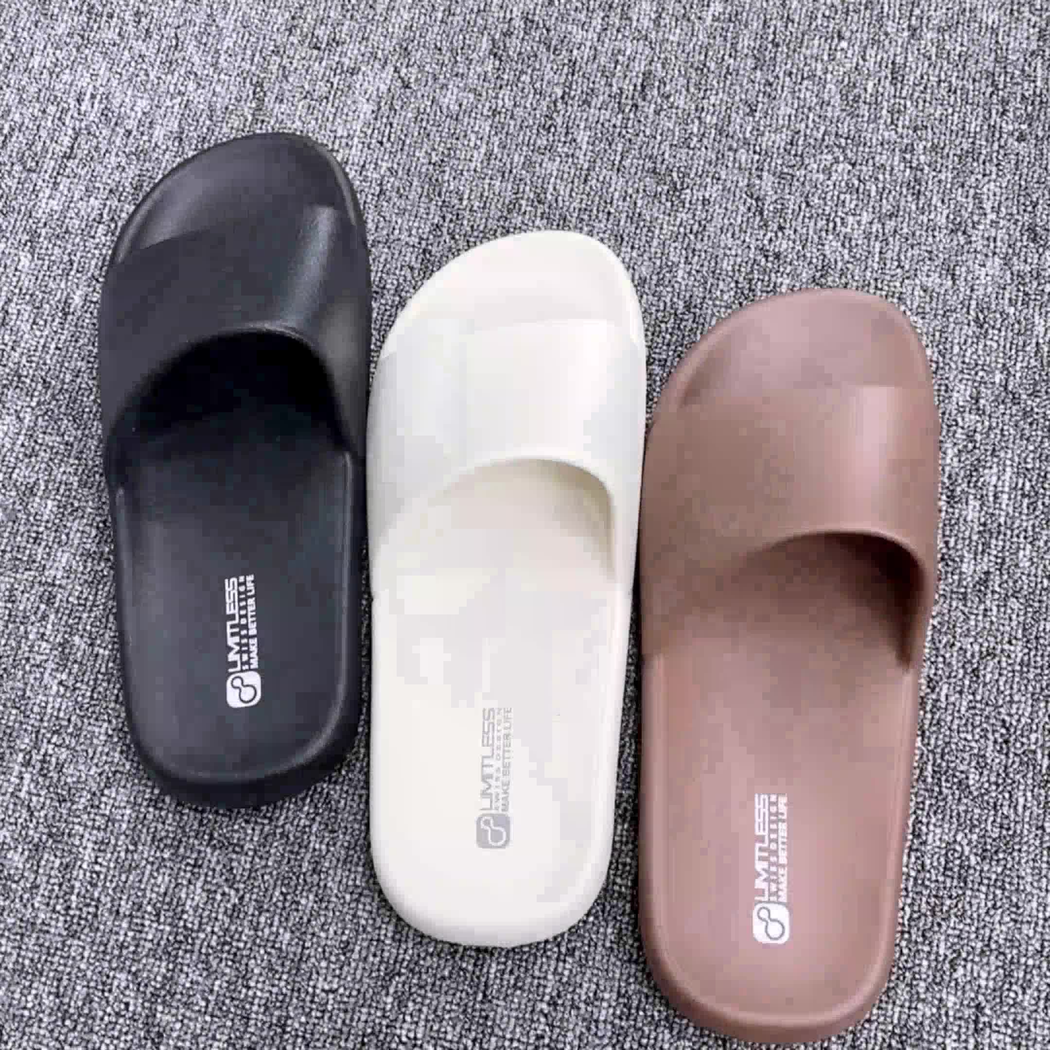 LIMITLESS JOLIE Sandal Pria Slop Terbaru 2024 Kasual Keren Sendal Slip On Cowok Kekinian Ringan Dipakai Anti Slip ( Size 40-44 Shoes )