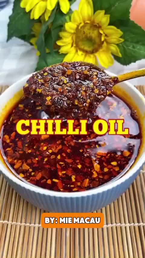 Chili Oil 250 gram Minyak Cabai Halal MUI 250 gram Berat Asli untuk Dimsum Ramen Lamien Mie Bakso Baso Bakso Garlic Chili Oil Termurah Produsen Langsung Minyak Cabai Pedas Ekonomis Chili Oil Premium