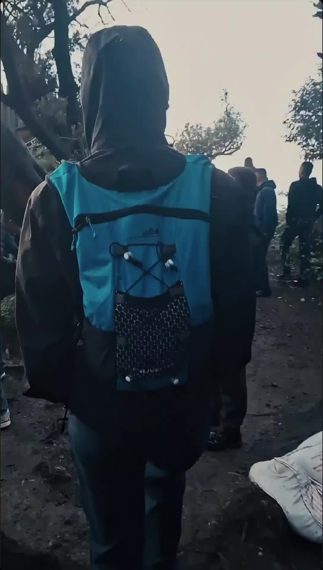 Tas Olahraga  LEAFHOPPER Hydropack ENLIVEN 8 Bag - Bisa Dilipat, Water-proof, dan Multifungsi Ransel Pria