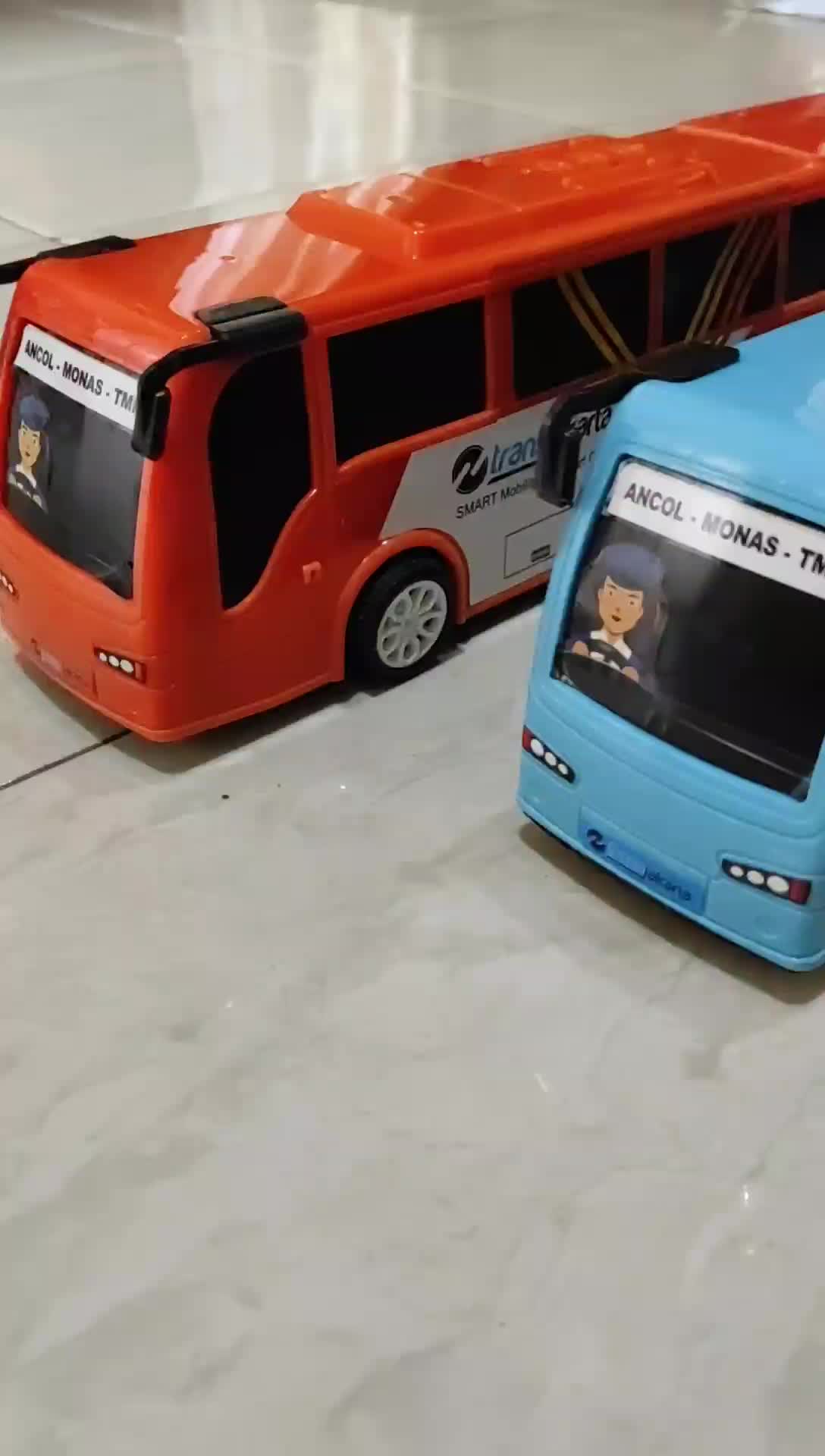 BUS TRANS JAKARTA POLISI MAINAN SIMULASI KOTA ANGKUTAN UMUM BAHAN PLASTIK KOLEKSI HADIAH ANAK TOYS