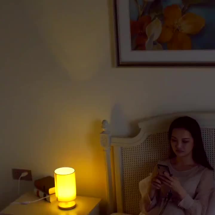 【Inventar Lokal COD】Charlcomy Lampu Meja Lampu Tidur Led Lampu Desk Lampu Led Bedside Lampu Vintage Lampu Gaya Jepang Lampu Bedroom Lampu Remote Control Lampu Wireless Lampu Kamar Lampu Malam Model Simple Gaya Eropa Kreatif untuk Dekorasi Kamar Kayu Besi