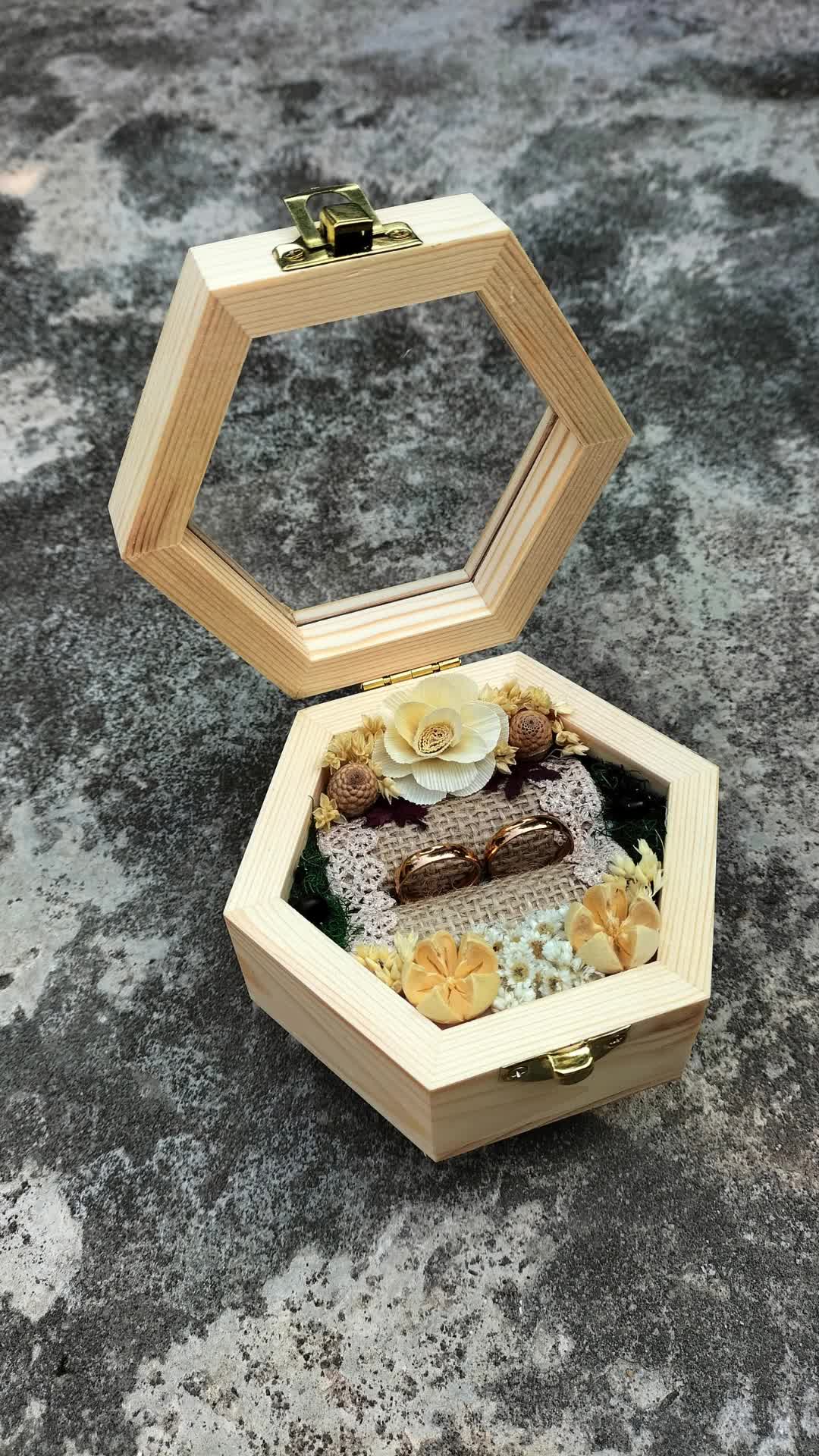 Kotak Cincin Hexagonal Kayu Jati Tutup Akrilik Custom Nama #kotakcincinkayu #TikTokSeller Hadiah