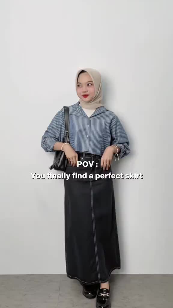 Onetta - HANNAH (Raw Black) - Rok Jeans Kerja Wanita  A Line Maxi Skirt Belah Belakang Kancing Panjang