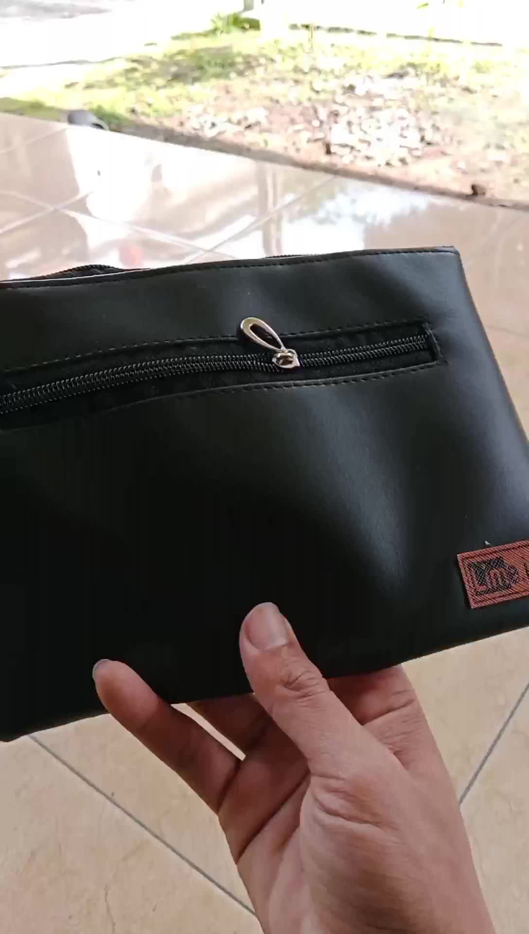 Dompet Wanita Multifungsi Serbaguna Kulit Hitam Polos dengan Resleting Dua - Kartu