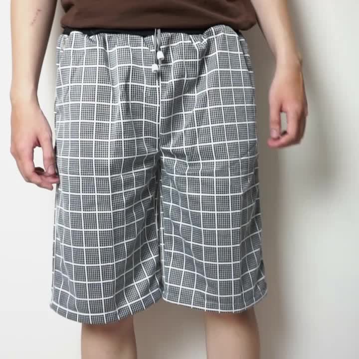 Celana Pendek Pria Selutut Motif Kotak