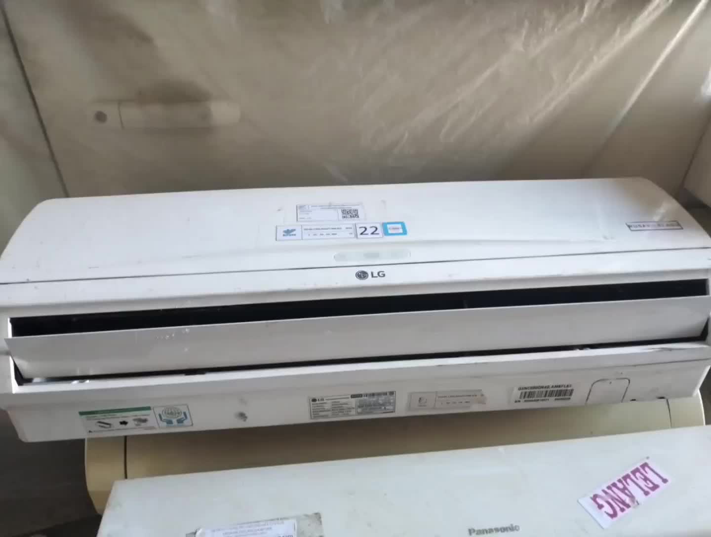 Kipas Angin model AC (sudah di lengkapi remot untuk pengaturan swing nya) Pendingin