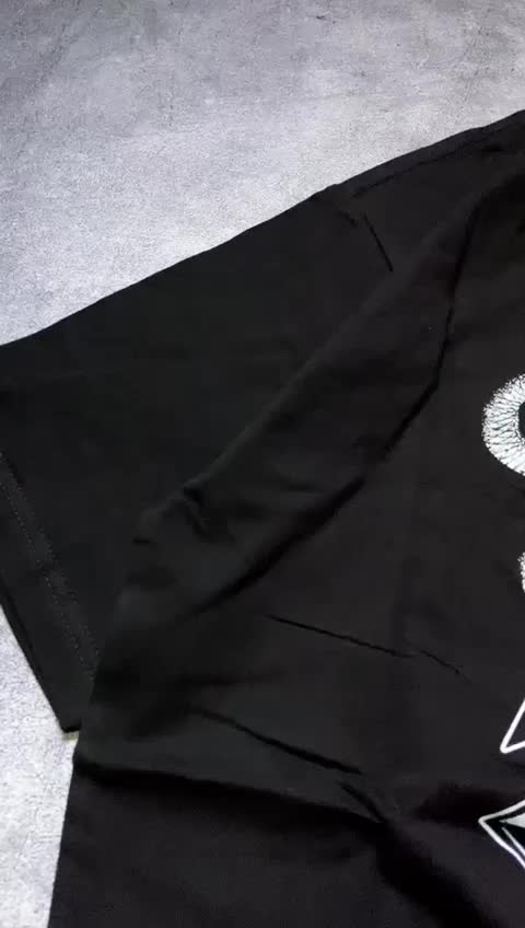Baju Kaos Distro Pria Wanita Hitam Original / Kaos Distro Premium / T-shirt Atasan Dewasa Distro Keren / Baju Oblong Cowok Kece / Full Tag & Label / Unisex / Oversize / kaos Band / Streetwear / Lengan Pendek Kain Katun Combed Panjang Polos Bandung