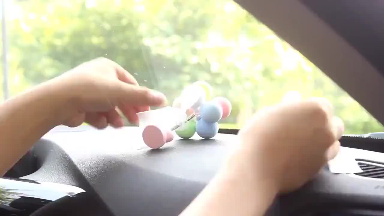 Dekorasi dashboard mobil balon ayun warna-warni