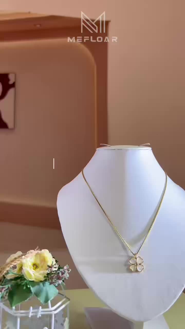 ME14 Kalung Titanium Tahan Karat Kelopak Opal Empat Daun Yang Elegan Untuk Wanita Cocok Untuk Dipakai Sehari-Hari Emas