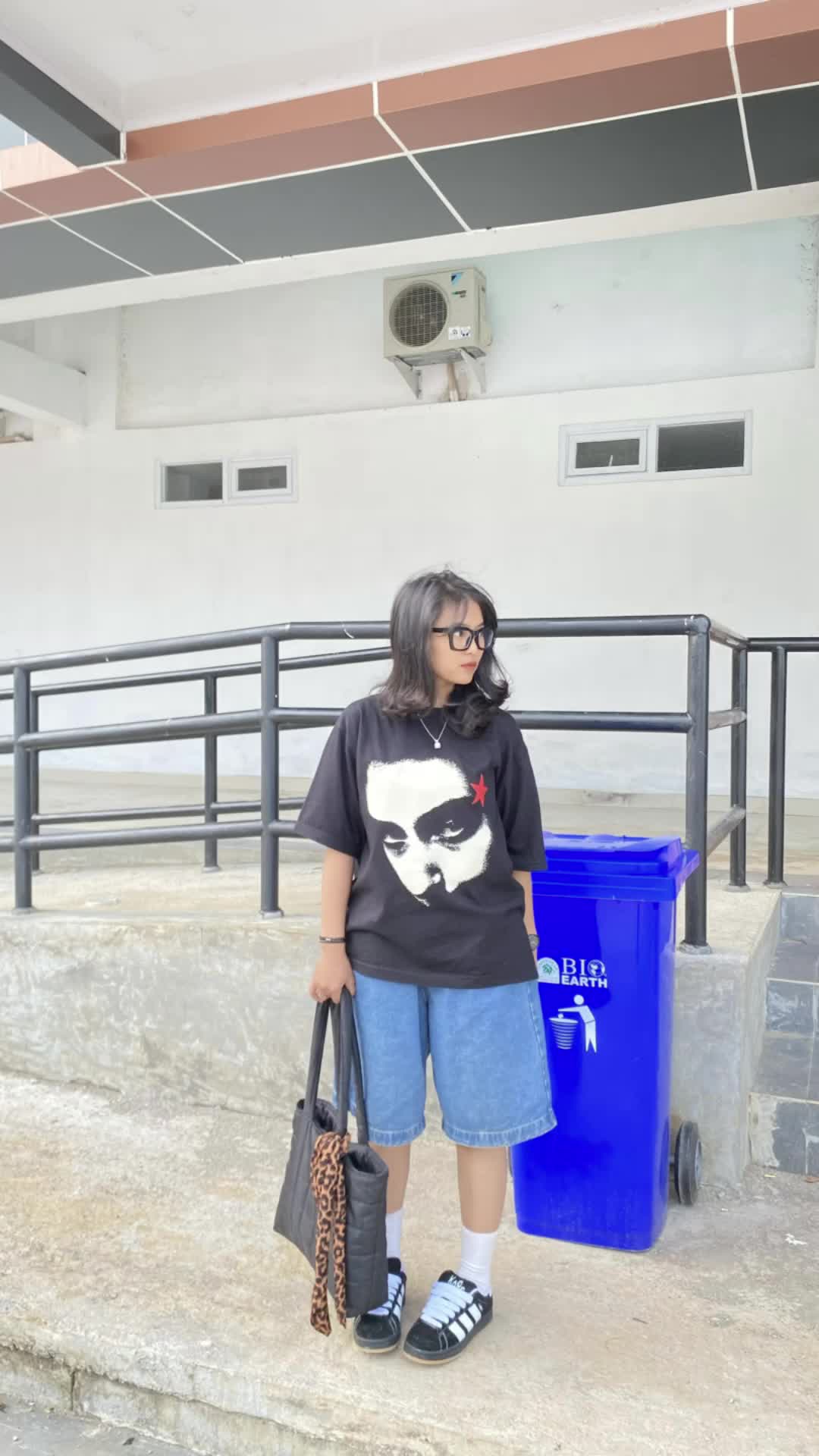 Simplimoods Boxy Fit Tshirt - Baju Kaos Skena Oversize Distro Pria dan Wanita Cotton 24s - Free Sticker Combed Hitam Motif Tee Pendek