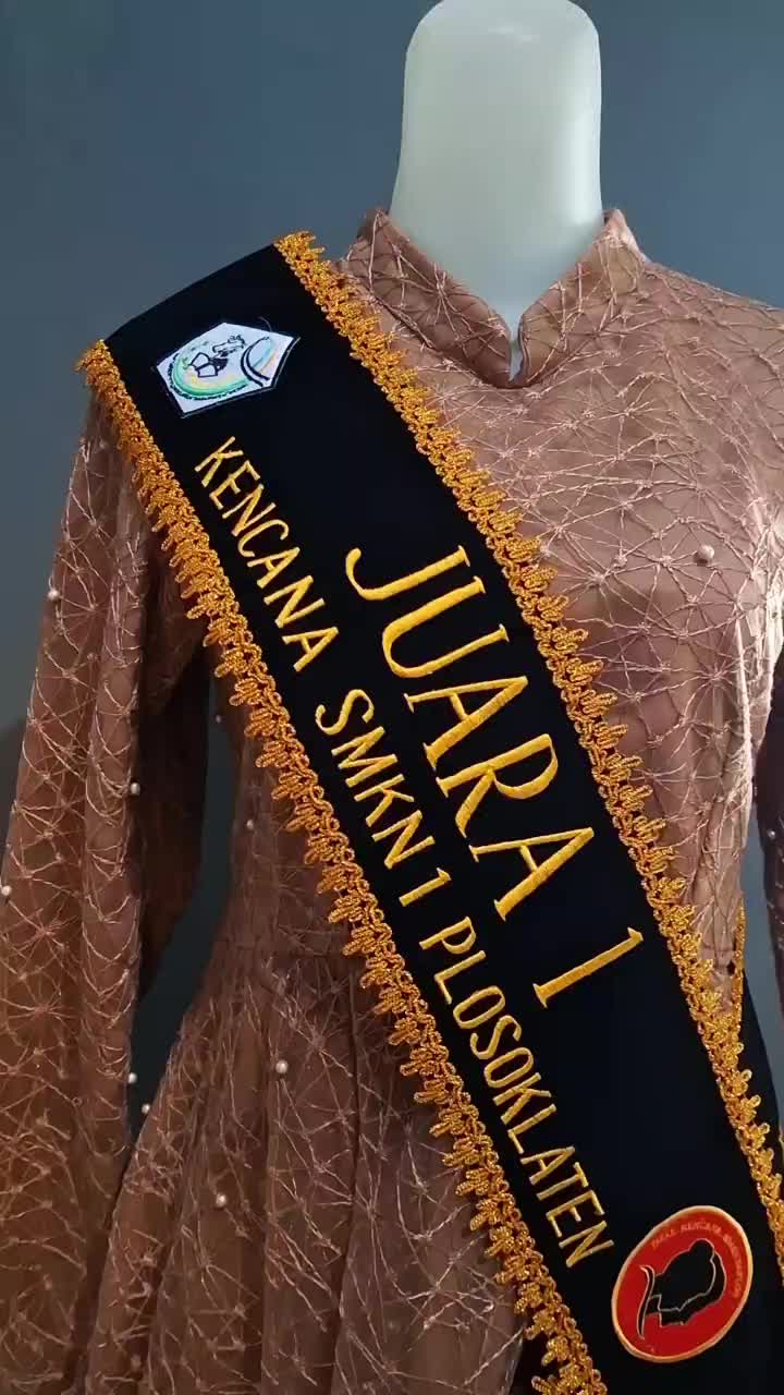 Sehari Jadi SELEMPANG WISUDA MURAH PINGGIRAN RENDA BESAR