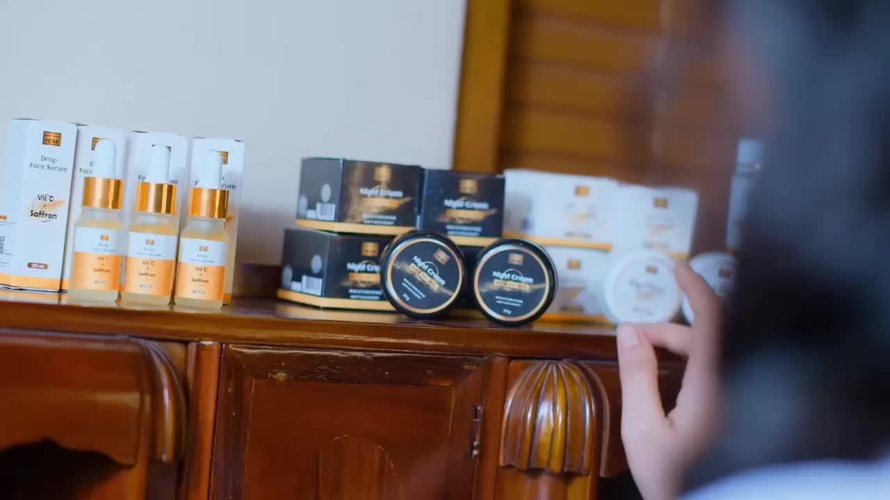 VIERA Face Serum Vitamin C 10ml brightening & glowing Serum Wajah Menghilangkan Flek Hitam Kerutan Serum Essence Vitamin C Melembabkan Mencerahkan Juga Menutrisi Kulit Anti Kusam Anti Aging