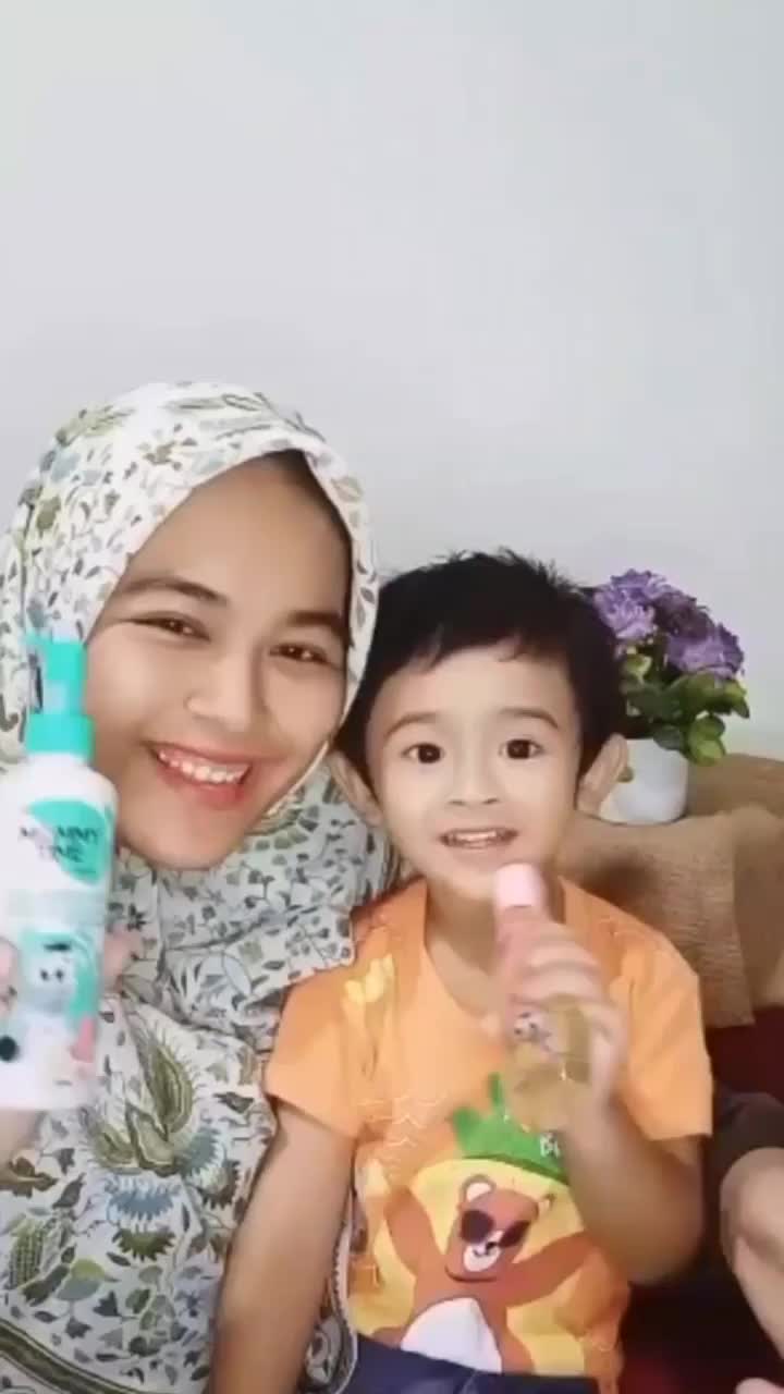 Mommy Time Sabun Shampoo Bayi 2 in 1 Antibacterial Soap Shampoo 450ml