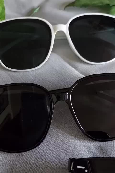 Kacamata Hitam Wanita Design Retro Oversize Sunglasses Eyewear Lensa Plastik Frame