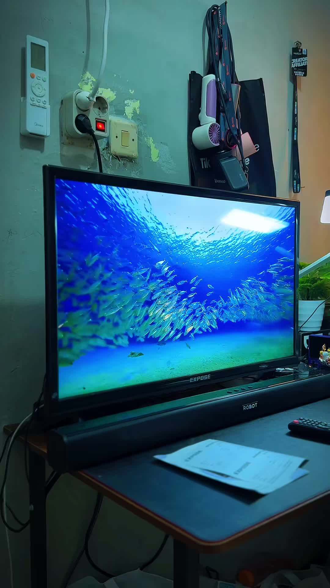 【TV Lokal】32inci Digtal DVB T2 4K UHD Tidak memerlukan dekoder Garansi 3 tahun Kemasan bingkai kayu Next-day delivery