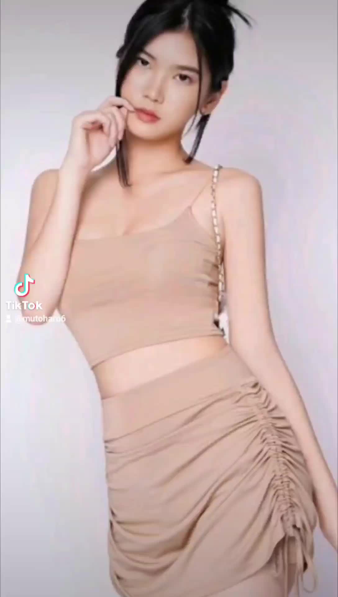 Setelan Outfit Cantik Rok Mini Tali Serut dan Crop top