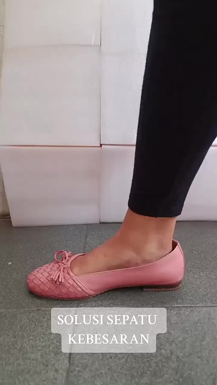 1 Pasang Bantalan Busa Ganjal Sepatu Sneakers Pria Wanita Casual Kebesaran Longgar RE-2 Sol Ganjalan Insol Pengganjal Pelindung Tumit Kaki Anak Dewasa Anti Lecet Ganjelan Tumit Belakang Perempuan Anti Slip Shoe