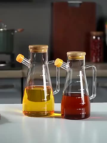 Botol Kaca Minyak 700/900ml dengan Tutup Kayu Natural & Seal Silikon – Tahan Panas & Praktis untuk Minyak dan Saus