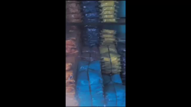 Kemeja Formal Pria Slim-fit Lengan Panjang LAZONA dengan Kancing dan Saku Depan Santai