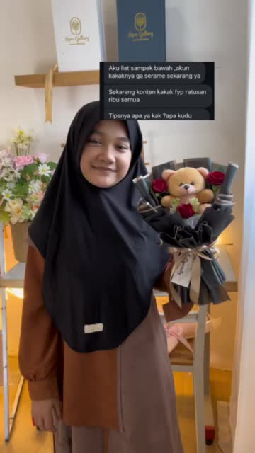 rere gallery + buket bunga + buket boneka 20x30cm + buket boneka wisuda + hadiah wisuda + kado ultah + kado aniv . buket. bunga. valentine