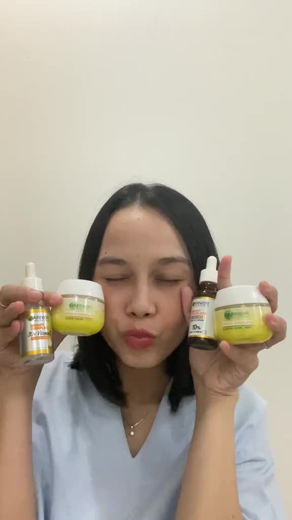 Garnier Day x Night Cream (Sakura Glow & Bright Complete) - Krim Pagi Malam - Perawatan Mencerahkan Wajah - Vitamin C - Mencerahkan noda Hitam - Brightening