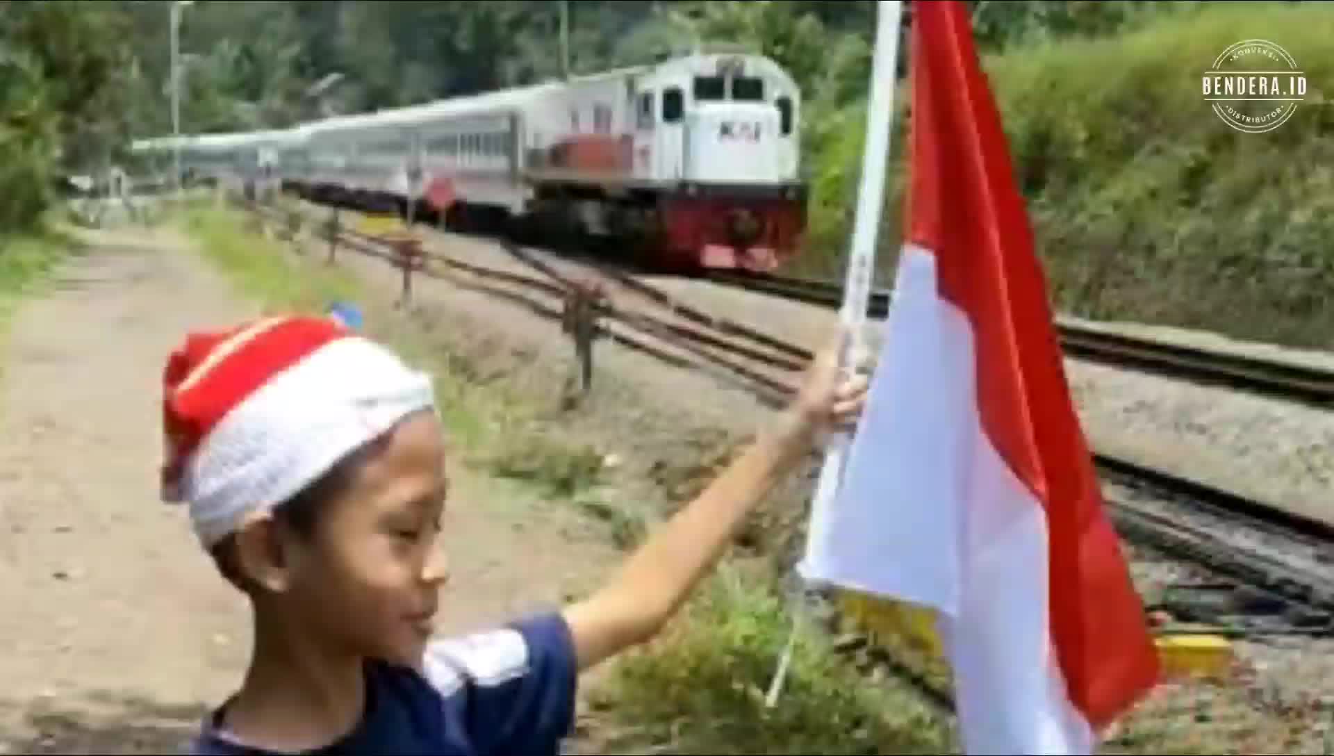 BENDERA RENTENG SEGITIGA UKURAN 5 METER BAHAN KAIN POLYESTER