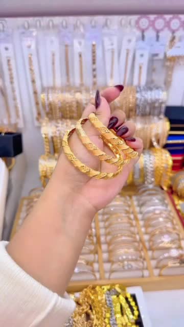 [SATU SET ISI 3pcs] Benika Accesories Gelang Keroncong Dubai Ukir  Xuping Jewelry Accesories Brecelets Keroncong Titanium Keroncong Simple Daily Kulit Perhiasan Permata Bracelets 5.8cm Cooper Alloy Motif Permata Cubic Zirconia Tahan Lama Anti Karat