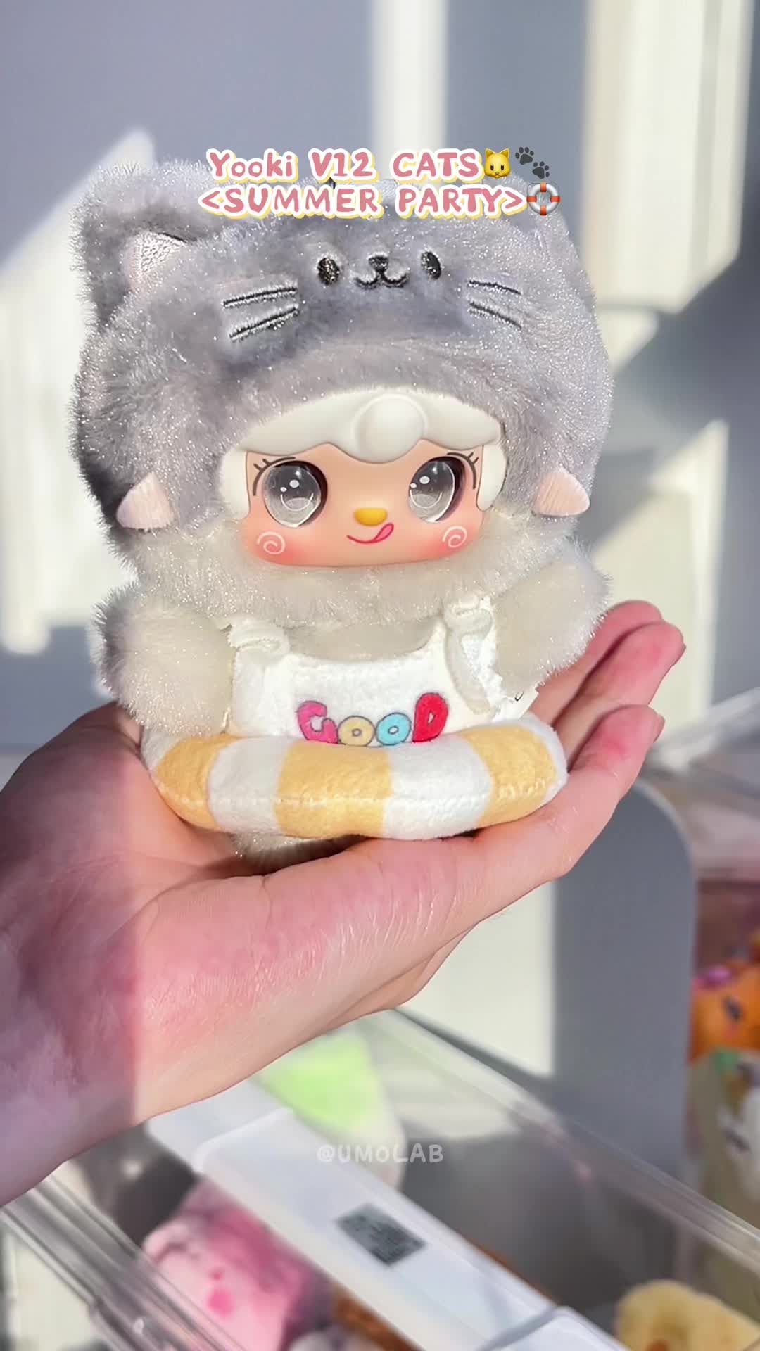Yooki V12 Meow Meow Summer Party / Pesta Musim Panas Series｜Blind Box Gantungan Boneka Super Gemes｜Aksesori Tas Gemes & Unik｜Vinyl Face Plush Doll｜Boneka Fluffy｜Present By UMOLAB