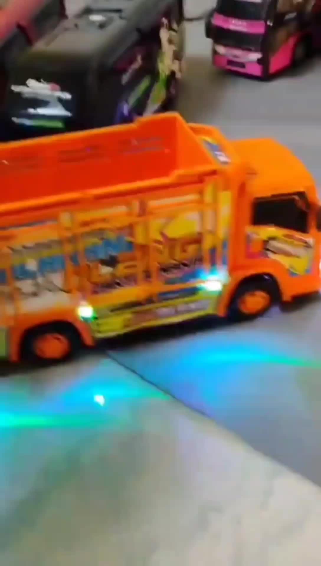 mainan truk oleng bisa jalan sendiri bump and go, mainan anak truk oleng, mainan anak basuri truk Toys Bergerak Roda Plastik Baterai Remote Control