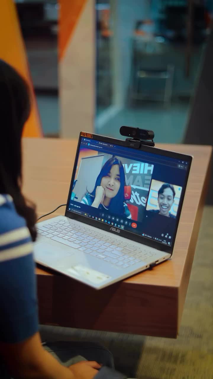 JETE Webcam 1080p Full HD W9 , with Privacy Cover , 360 Rotation View - Garansi 2 Tahun