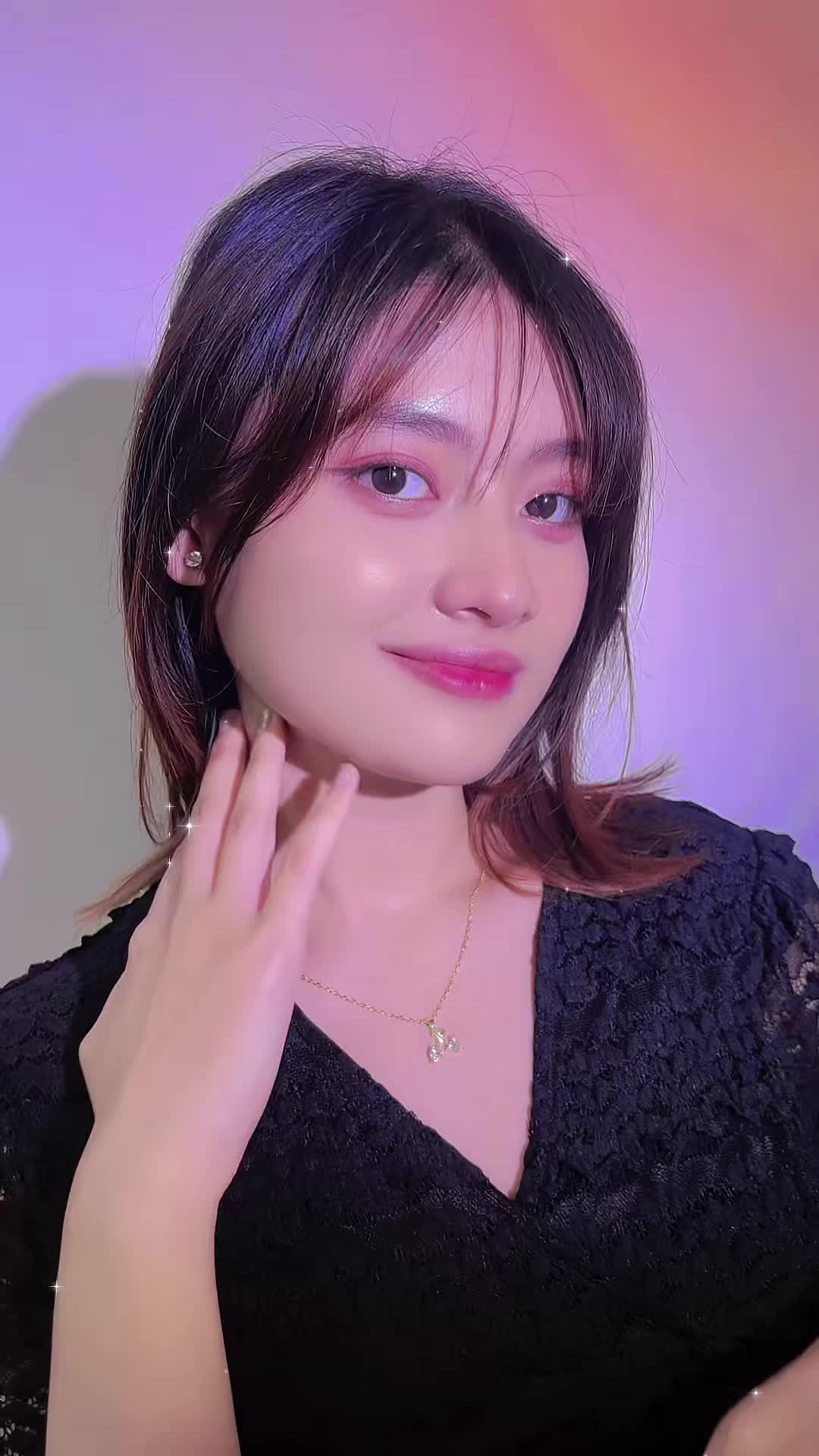 Mode Top Teratas - Set Kalung Dan Anting Perhiasan Motif Gold Hati  Elegan Sehari - hari Titanium