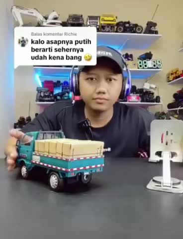 Mainan Remote Control Mobil Pickup Ada Lampu Dan Asap Pintu Bisa Dibuka Efek NOS Truk Pickup