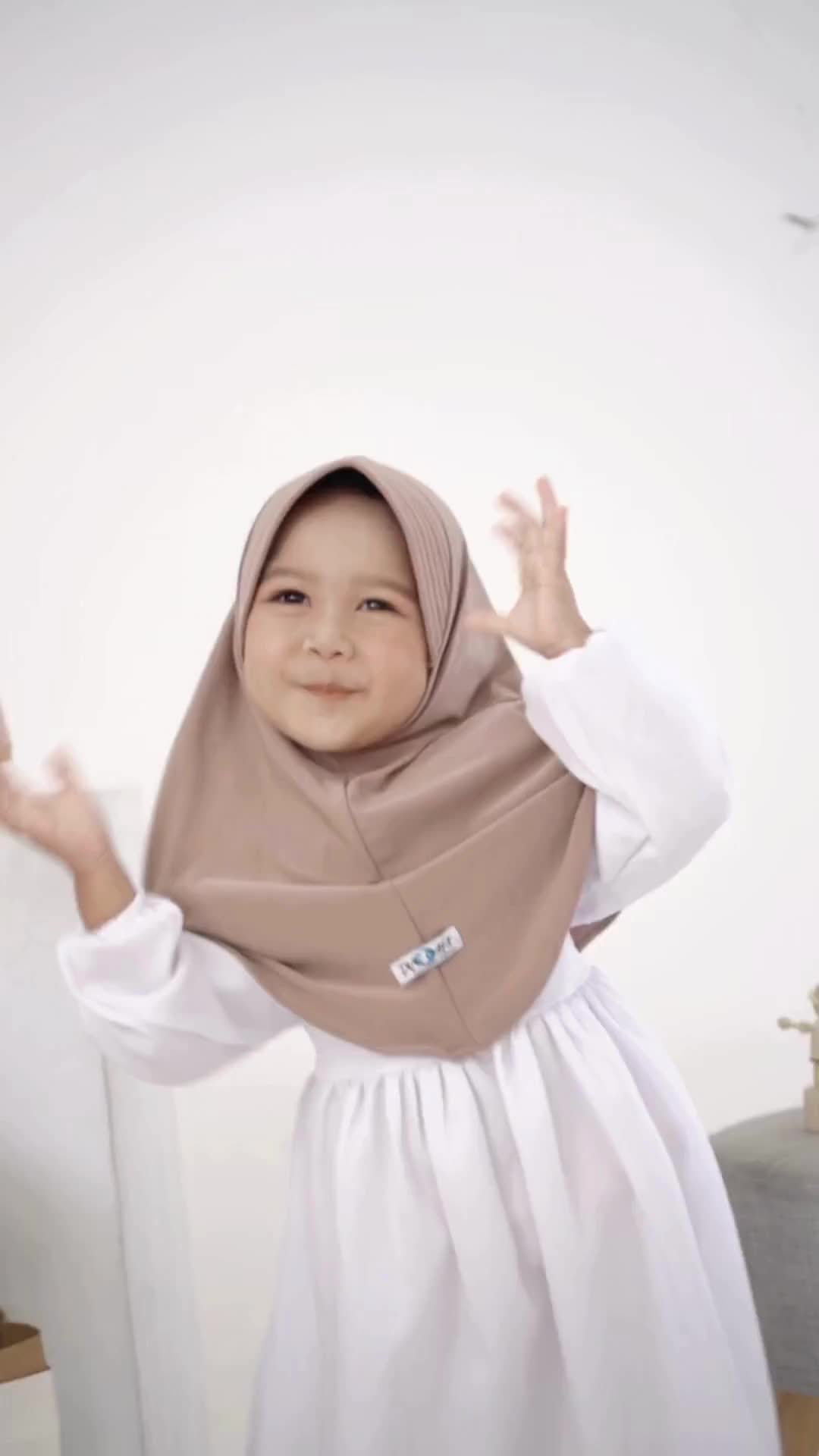 Jilbab Instan Bergo RAFINA Anak Hamidah Jersey Premium - Hijab Instan Anak - Kerudung Muslimah Wanita /- Hijab Anak Murah Muslim Lembut Nyaman wardah Pashmina Cantik