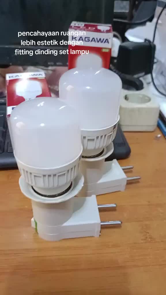 Fitting Lampu Dinding Saklar OnOff Set Bola Lampu Tidur Colok Bohlam Putih