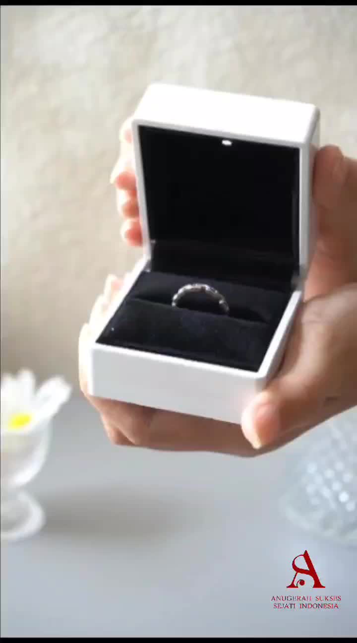 Ring Box Premium Kotak Perhiasan Cincin Anting Lampu LED