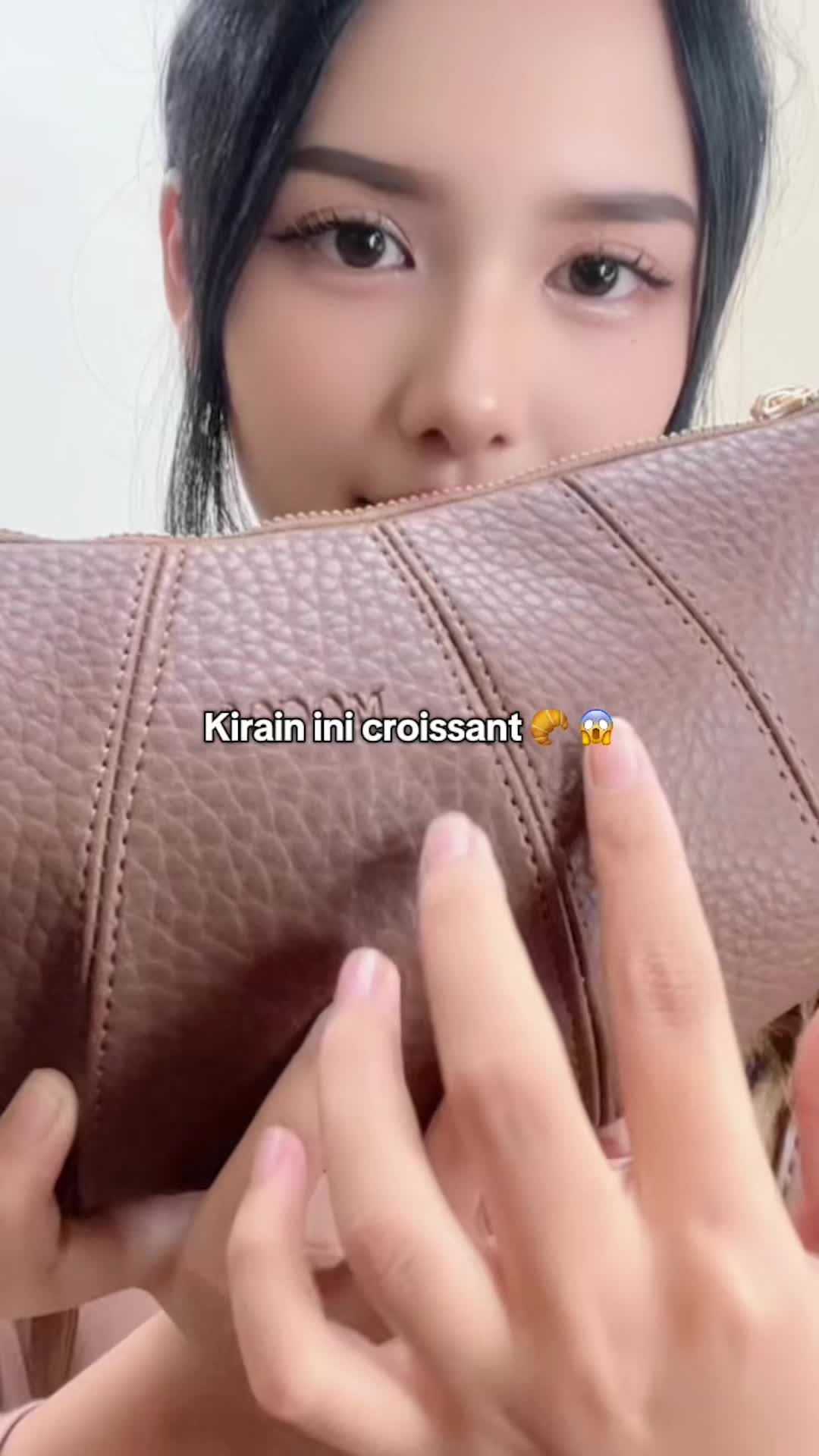 【Croselle Bag】MOCO Fashion Tas Selempang Mini Wanita Model Croissant Crybaby Bag Charm Lucu A046