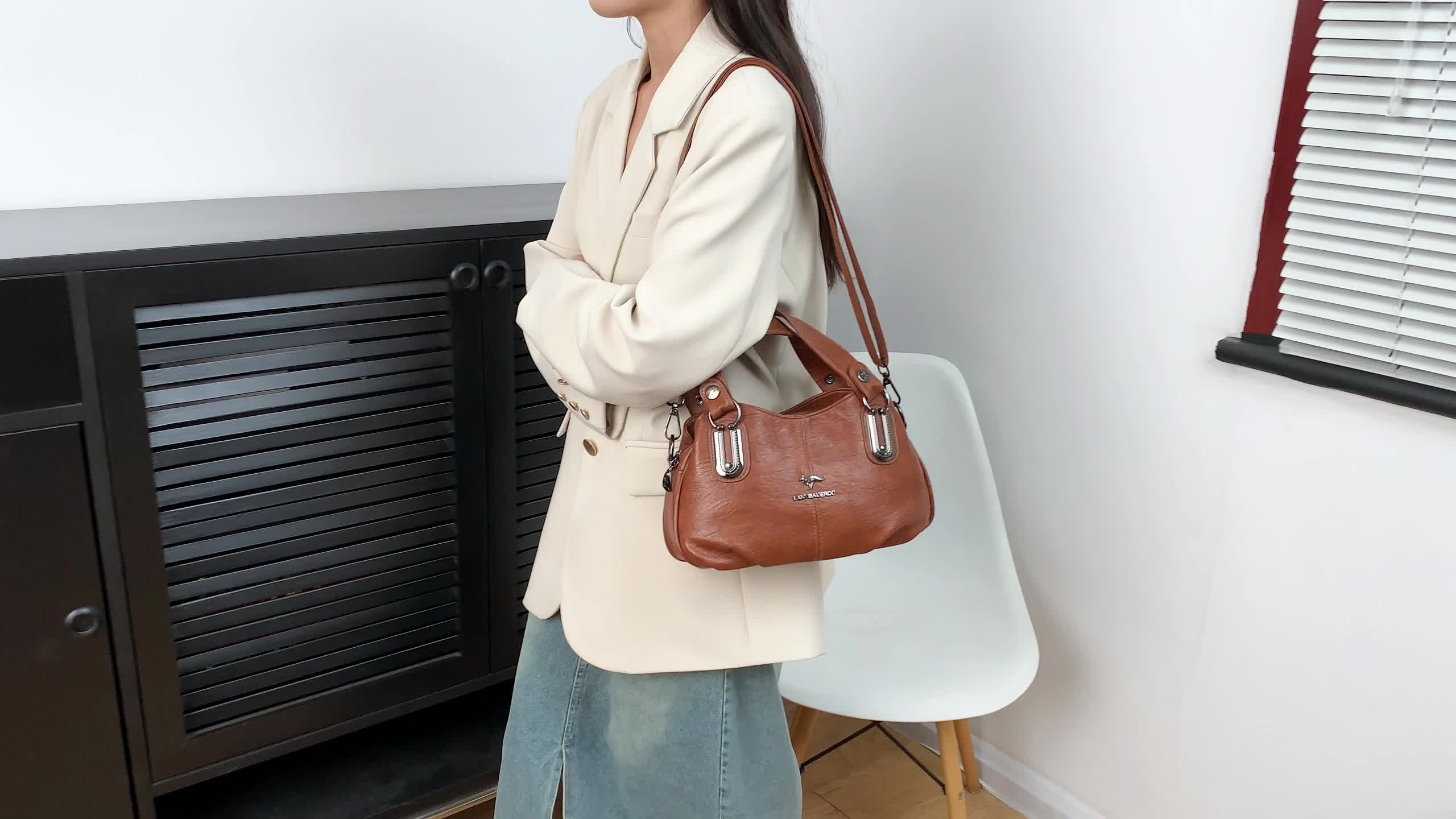 【Tersedia COD】 Ready Stock 2025 Nwe Fashion bags Tas Tangan Baru Tas Cangkang Kapasitas Besar Tas Ibu Paruh Baya Tas Selempang Bahu Tunggal Multi Kompartemen valerie bag multifungsi pesta tas coklat tua Elegant Brown tas dompet selempang Wanita
