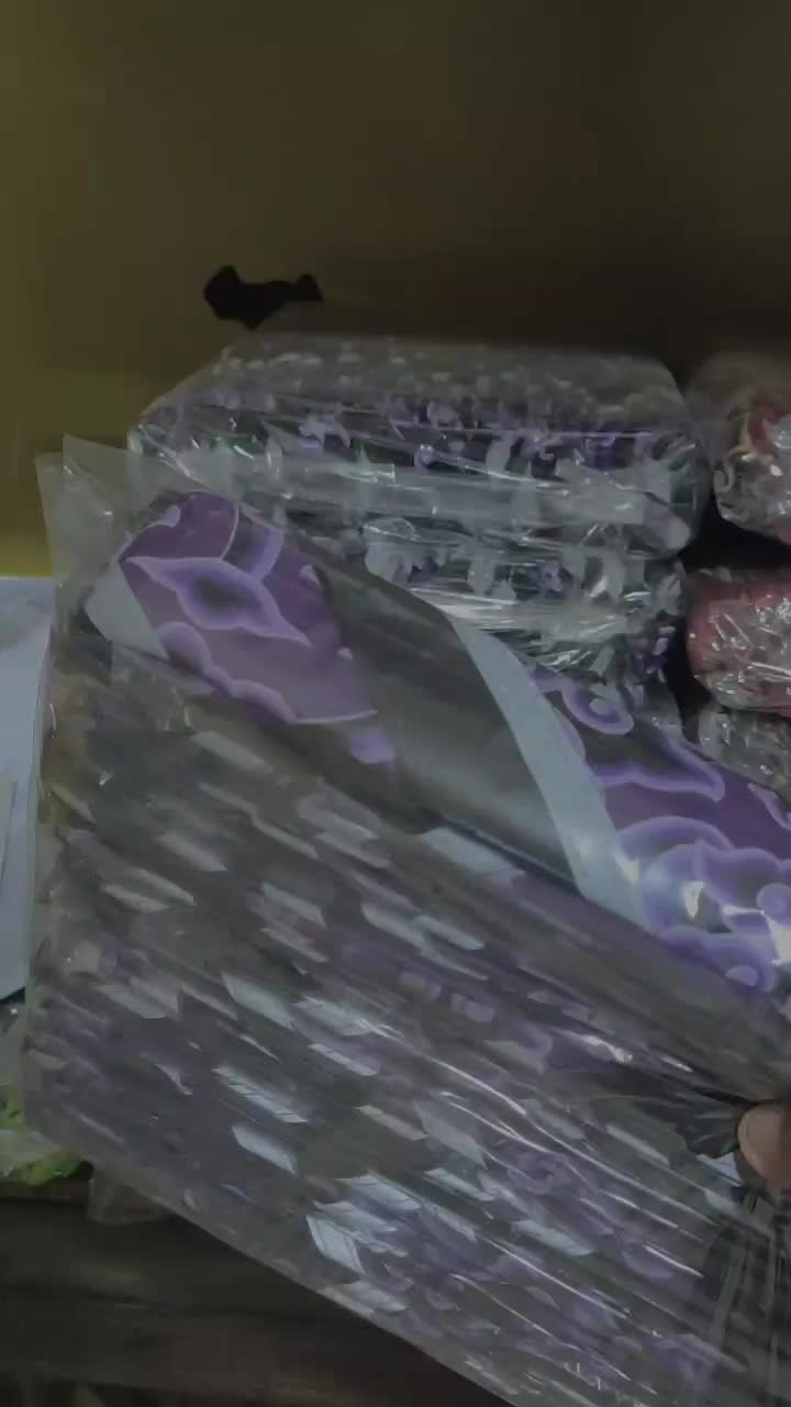 Scraf batik abu mega mendung bahan katun gurita menyala dalam gelap Syal