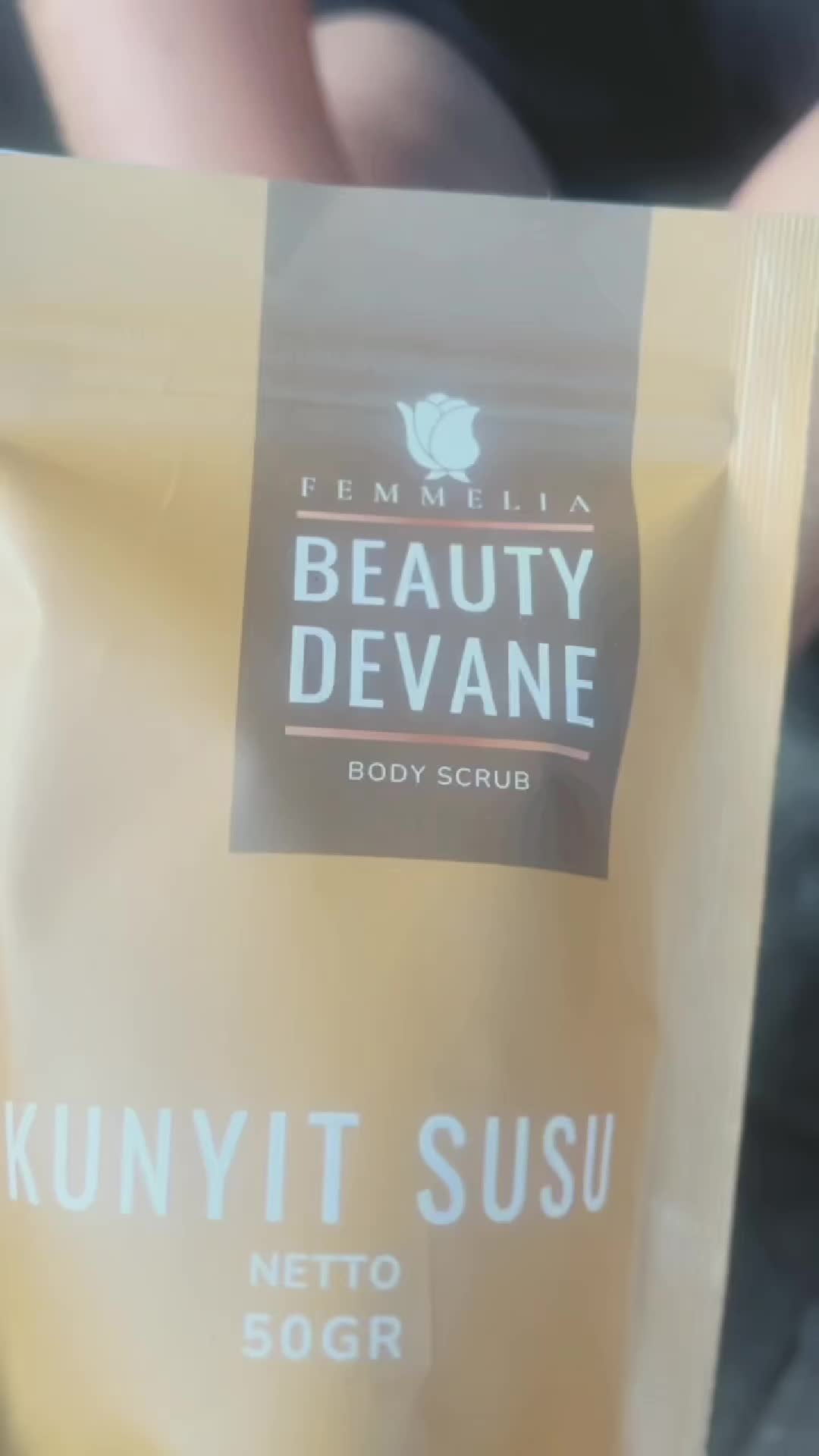 FEMMELIA Lulur Kunyit Susu Scrub  Tubuh Untuk Mengangkat Sel Kulit Mati dan Melembabkan. Mencerahkan Ketiak Mandi Perawatan Pengangkat Hitam