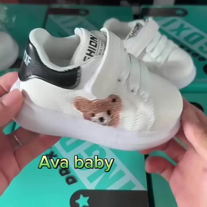 Sepatu Sneaker Motif Bruang laki-laki dan Perempuan Usia 1-3 Tahun Trendy Harga Murah Kualitas Mewah