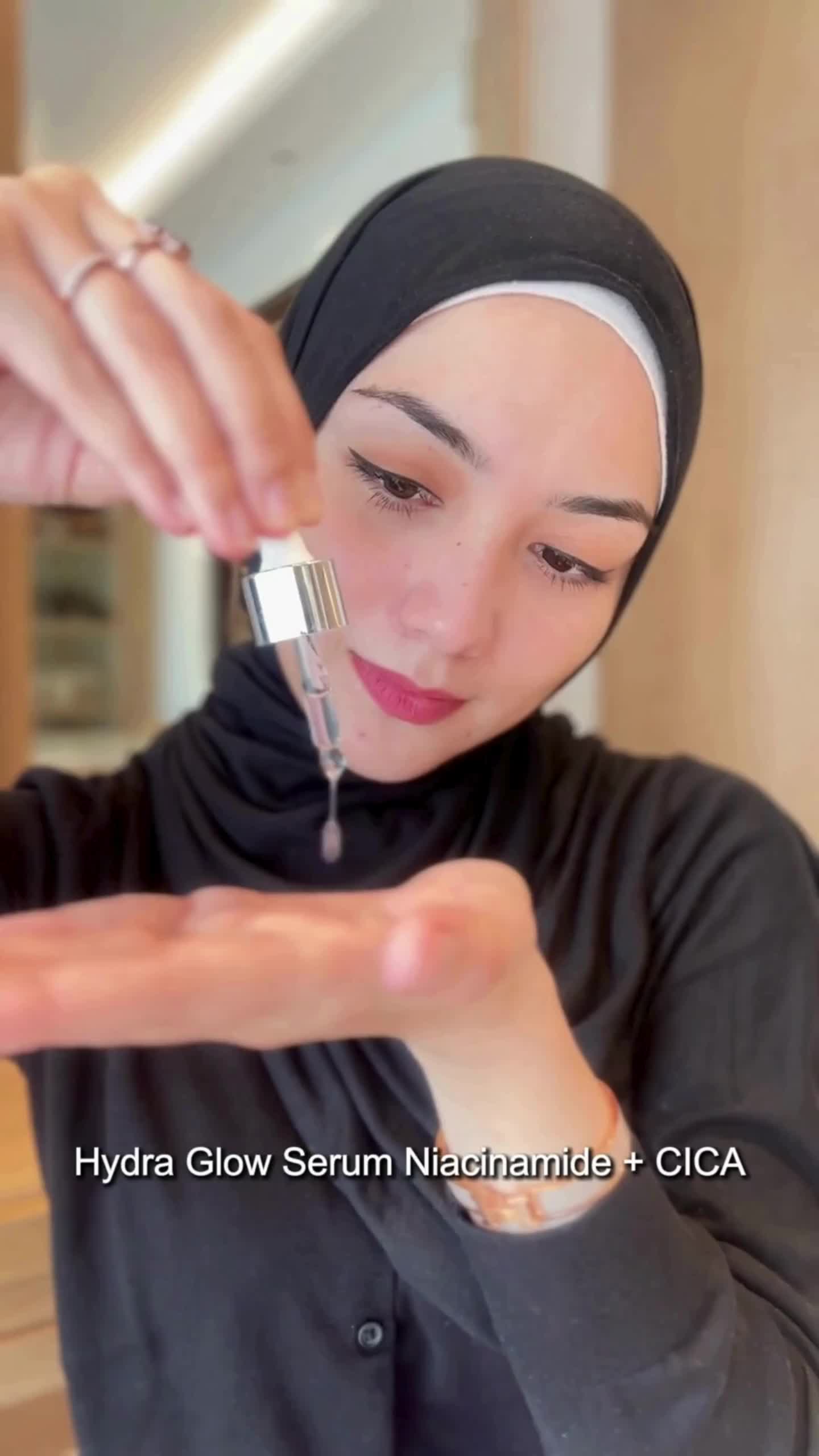 SAVIOSA Hydra Glow Serum Niacinamide + Cica Mencerahkan Wajah Muka Kering