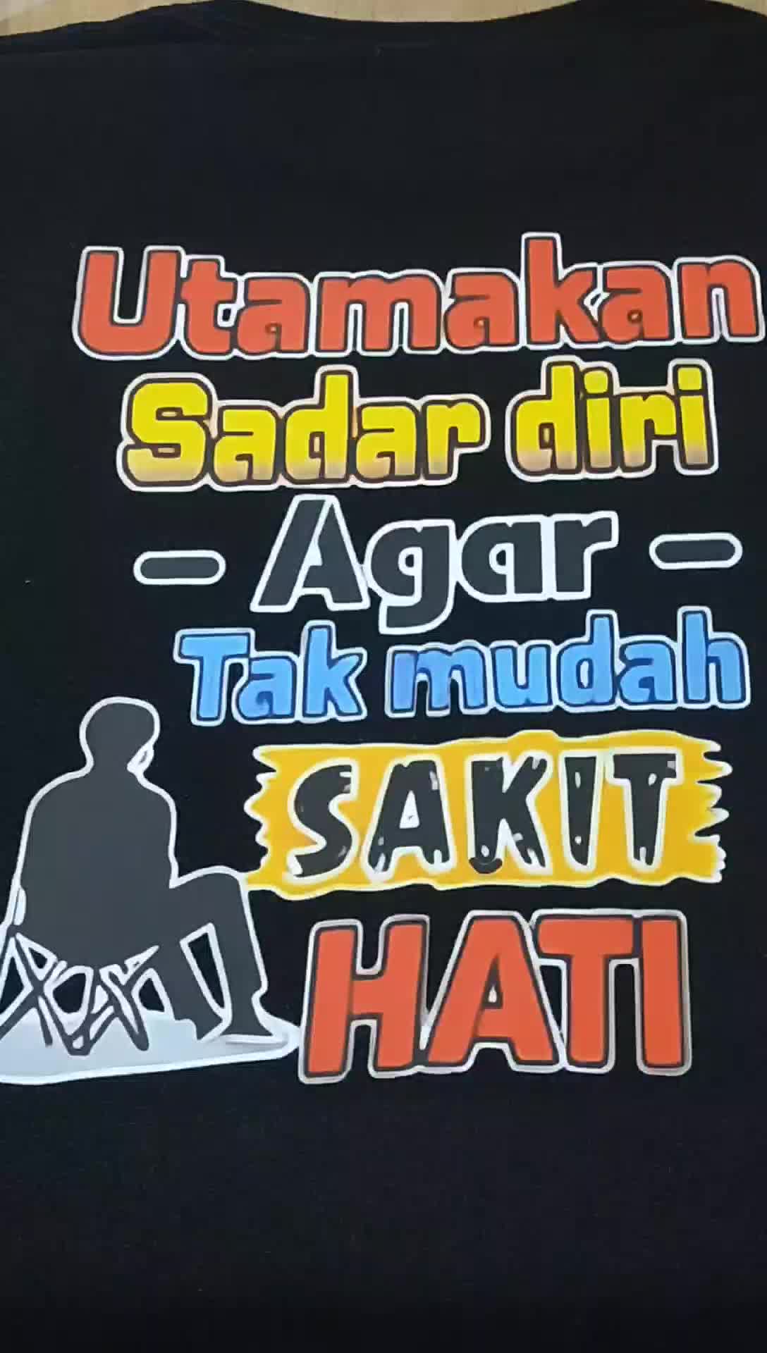 Kaos UTAMAKAN SADAR DIRI,agar tak mudah sakit hati lengan pendek.sablon digital murah berkualitas Distro.