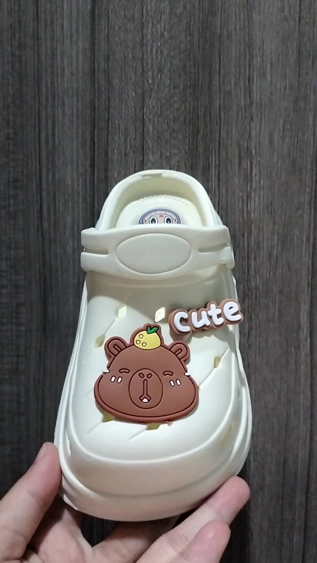 NEW IRSOE Sandal anak Perempuan baim tali belakang Karakter Labubu Bisa Bunyi cit-cit lucu Uk 20-25 Fashion