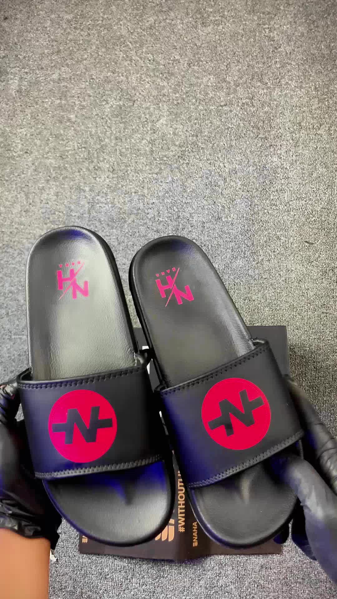 Naha Sandal Selop Slip On Pria Wanita Dewasa Junior Anak Slipper Pink Hitam Aesthetic Sendal Karet Slop Cowok Cewek Empuk Murah Cod Dalam Ruangan Luar Ruang Anti Licin Ringan Keren Shoes 31-43