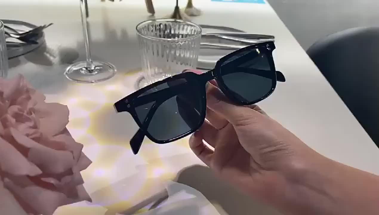 Kacamata Hitam UV400 Bentuk Persegi Panjang Gaya Retro Untuk Wanita/Pria